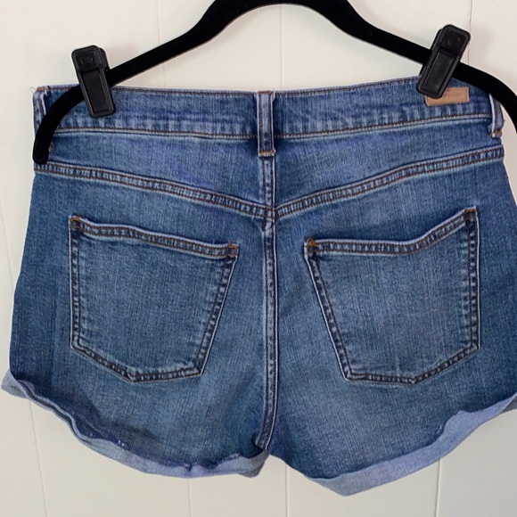 Light wash lightly worn high rise jean shorts - Picture 2 of 2